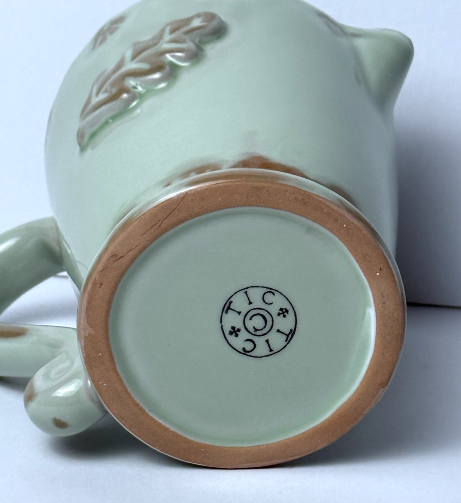 Tic Tic Terracotta Pottery Leaf Decor Pitcher