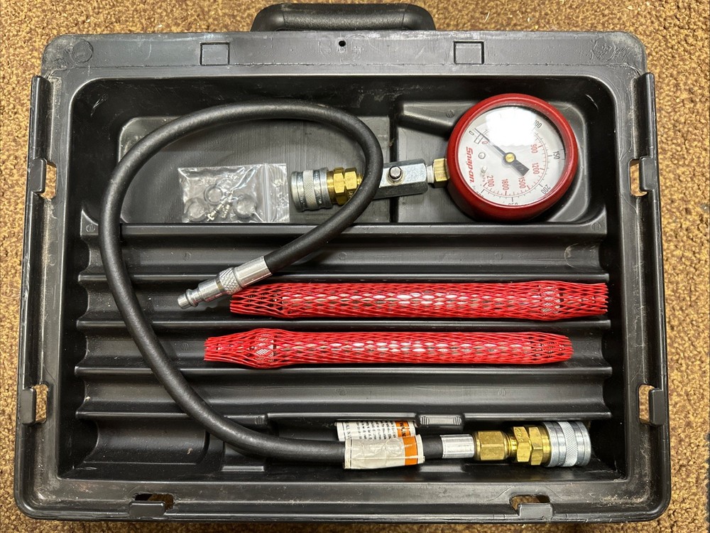 Snap-On EEPV600 Automotive Compression Gauge Set Never Used.