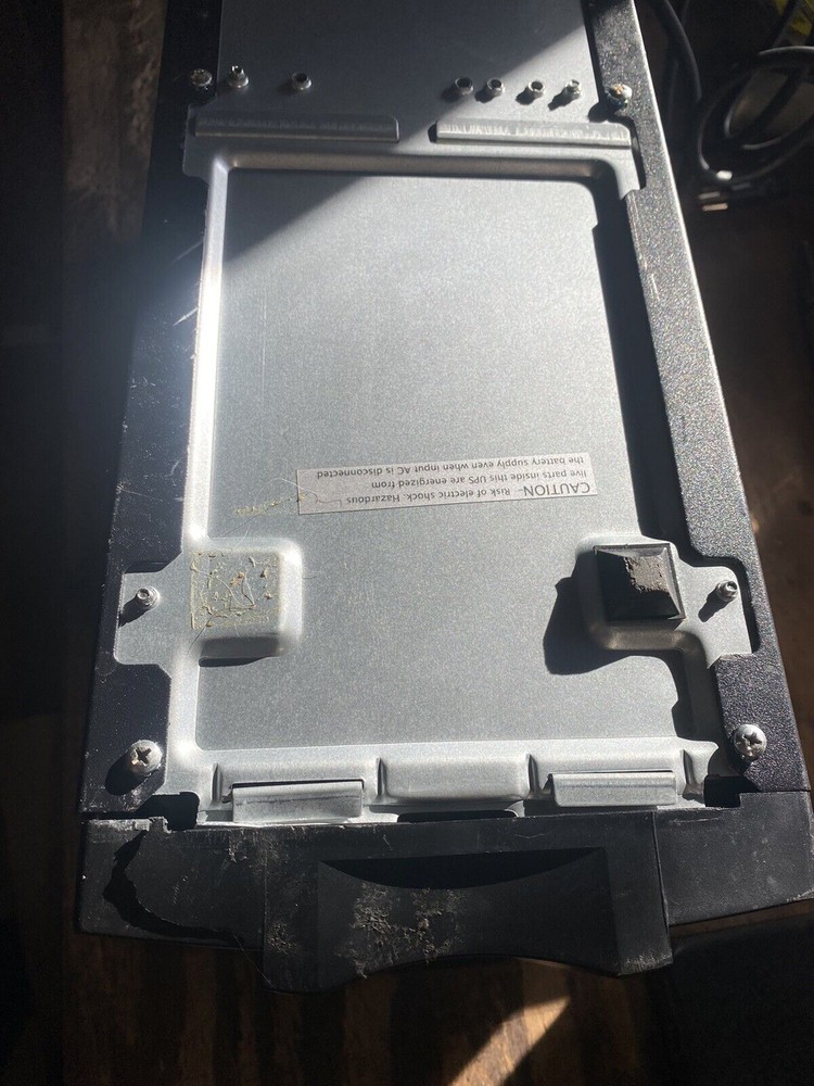 APC Smart-UPS C 1000 Uninterruptible Power Supply READ DESCRIPTION