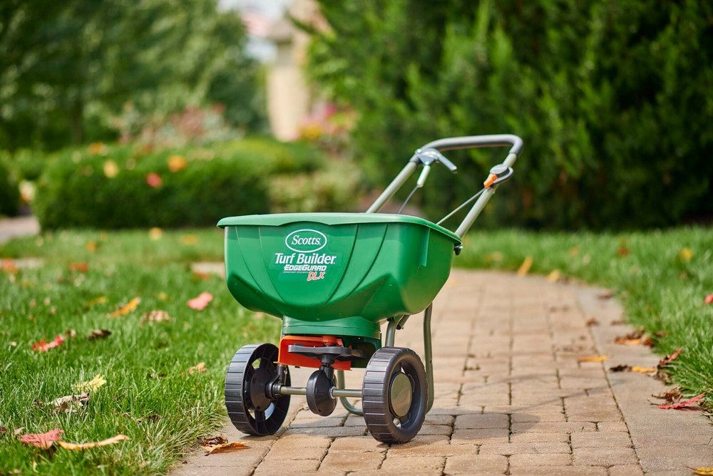 Scotts Turf Builder EdgeGuard DLX Broadcast Spreader
