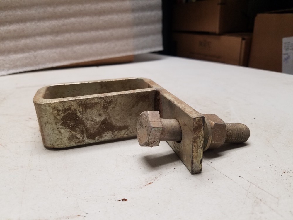 3 Point hitch Bolt-on Square Connector (V)