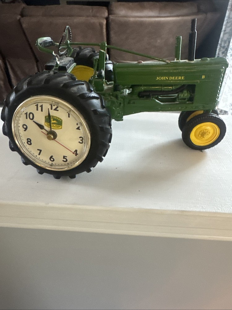Danbury Mint John Deere 1948 Model "B" Tractor Desk Clock 8”