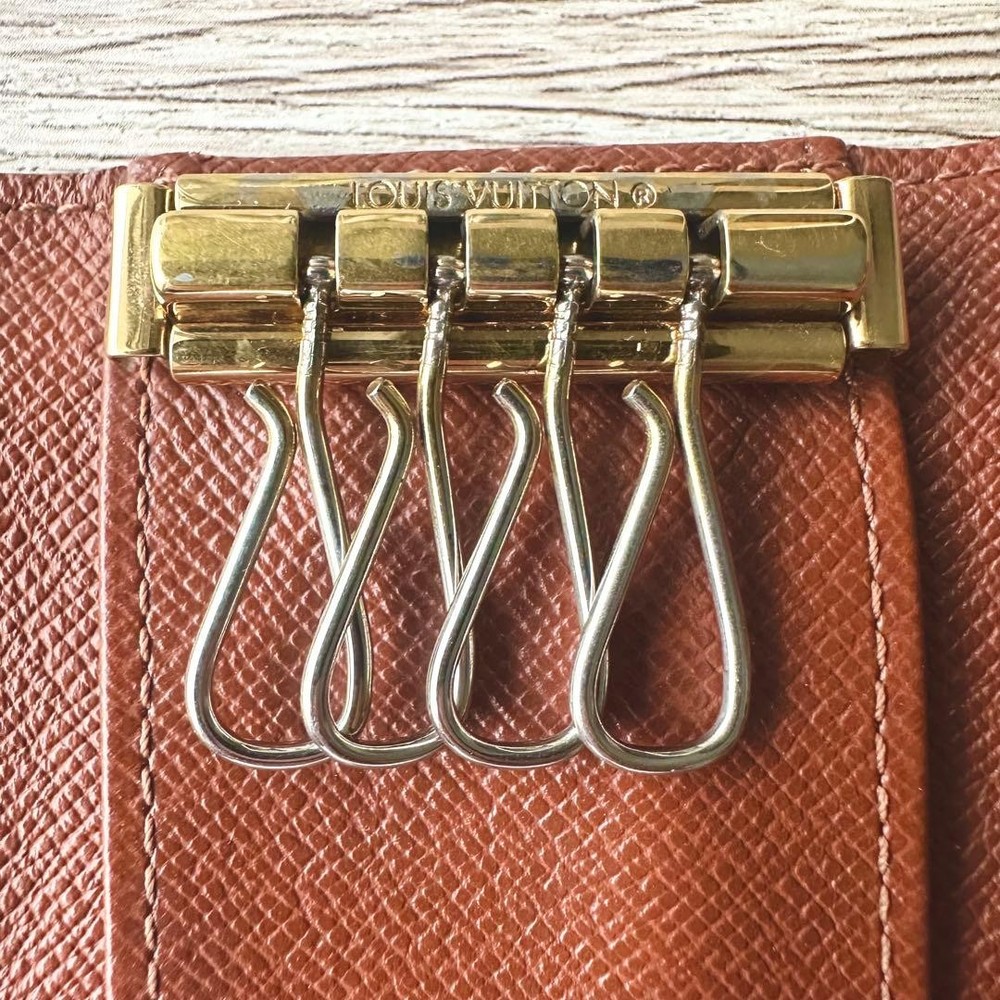 LOUIS VUITTON Monogram Key Case TH0041