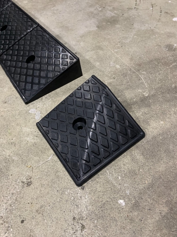 Rubber Car Ramps for Driveway Kerbs