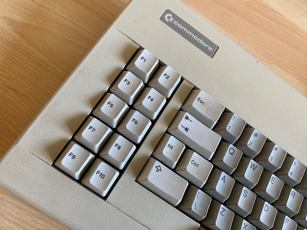 Commodore HI-TEK Keyboard for Commodore PC 631462