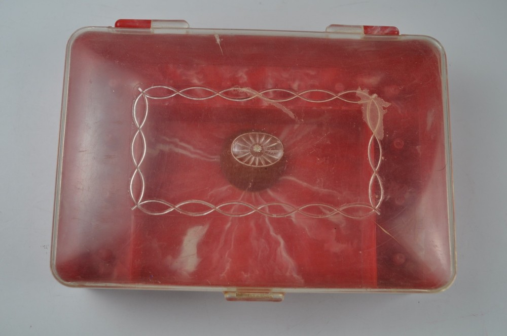 Vintage Plastic Sewing Box Unbranded Red and White