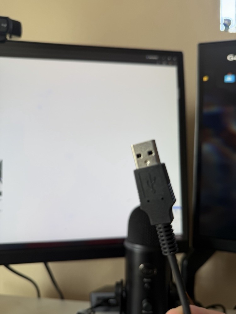 Logitech for Creators Blue Yeti Black Premium Multi-Pattern USB Microphone