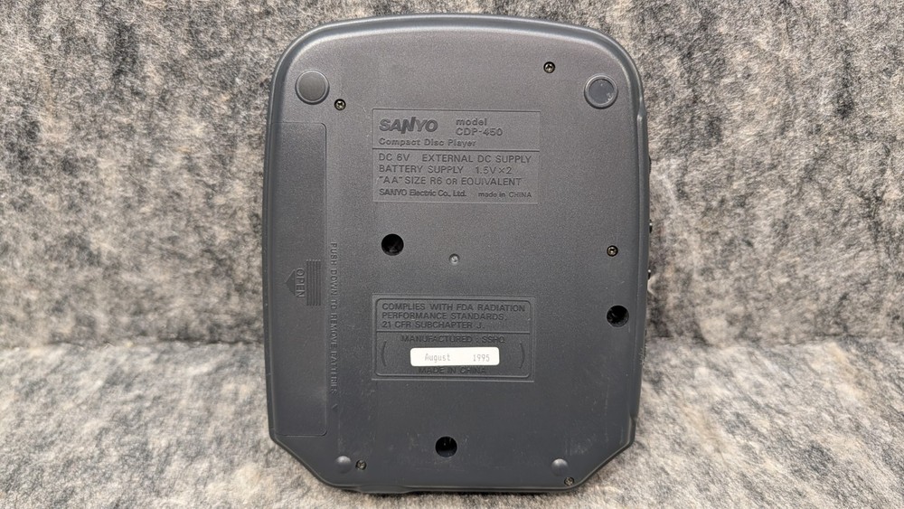 Sanyo CDP-450 Digital Audio Compact Disc Player CD Discman Bundle