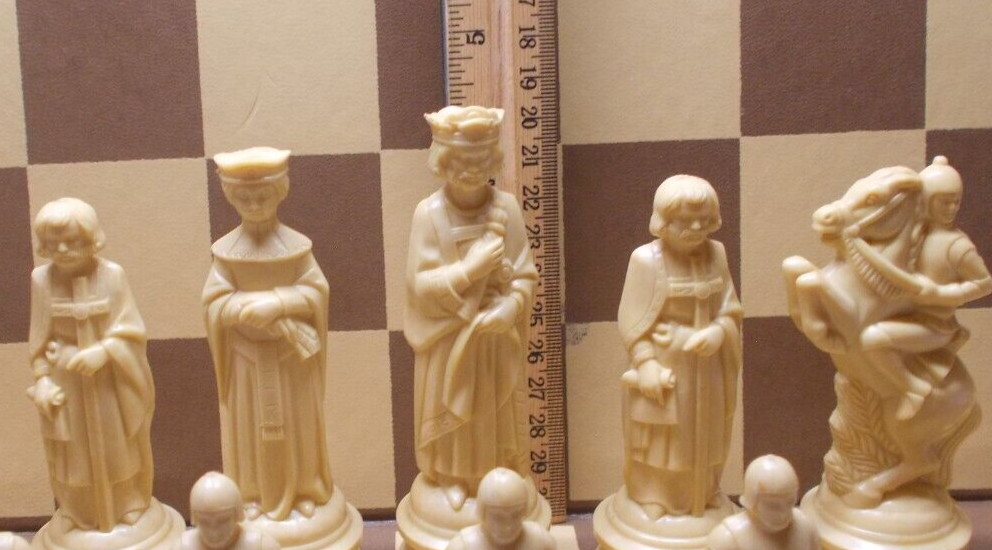 Vintage E. S. Lowe Renaissance Chessmen 1959