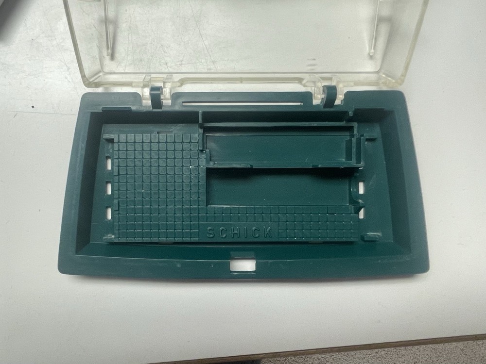 Schick injector Razor w/ Case & Refill