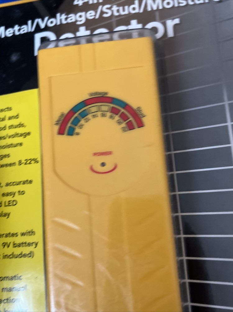 Cen-Tech 4-in-1 Multi Function Detector Detects Moisture Studs Voltage Metal