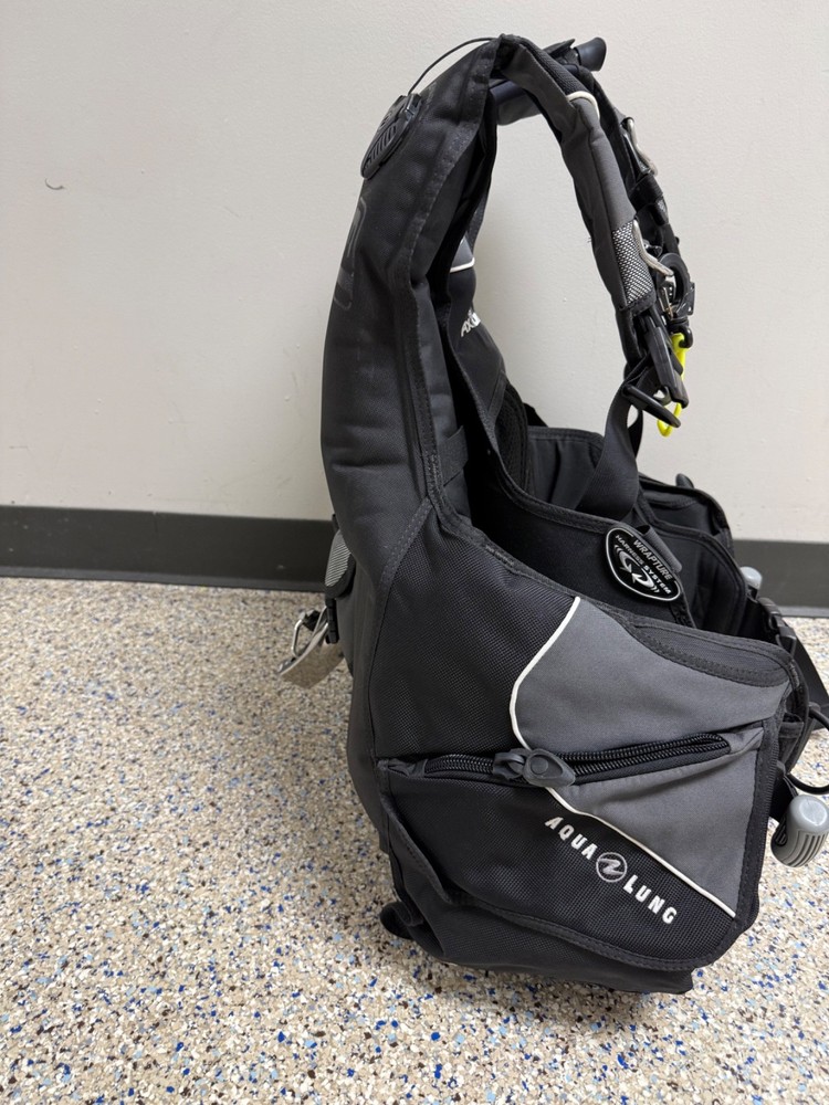 Aqualung Axiom i3 BCD Small. Tests Good