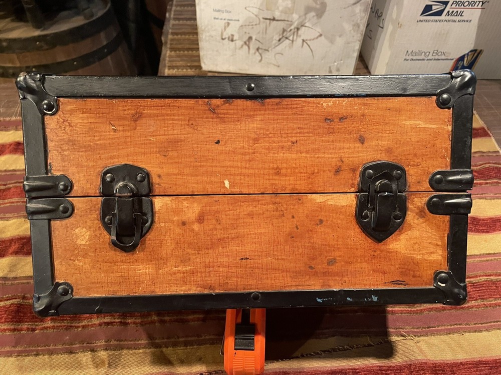 Steamer Trunk Salesman Sample/Doll Trunk