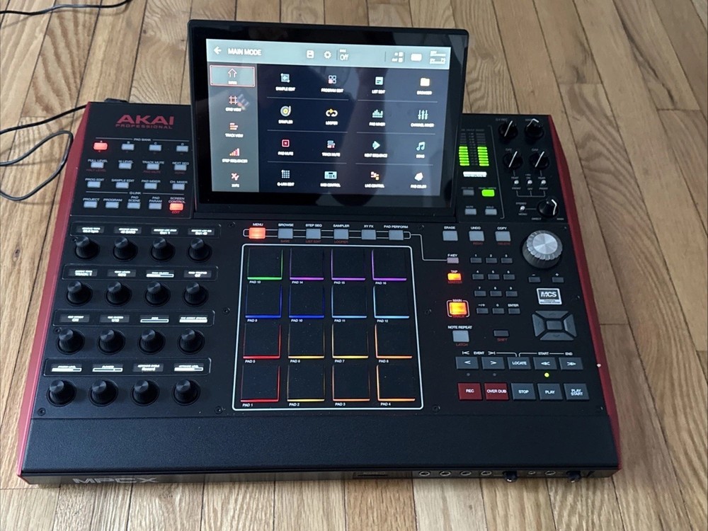 Akai Professional MPCX Standalone Sampler & Sequencer /Read