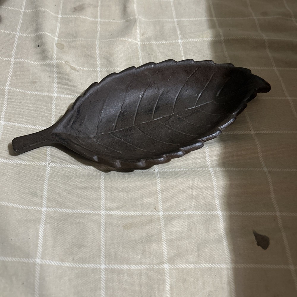 cast iron leaf dish