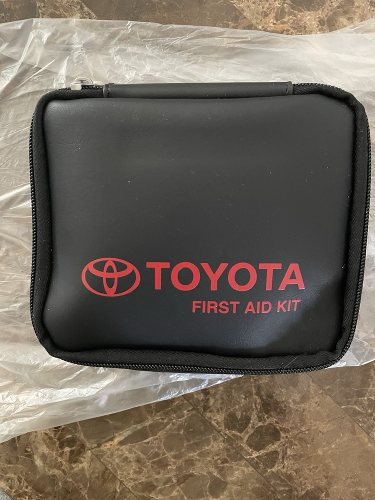 TOYOTA EMERGENCY FIRST AID KIT CASE *NEW