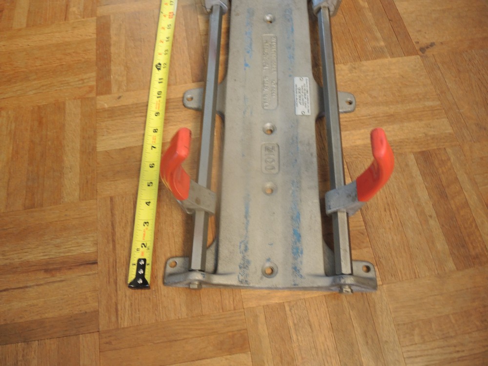 SCBA quic hold mechanical bracket