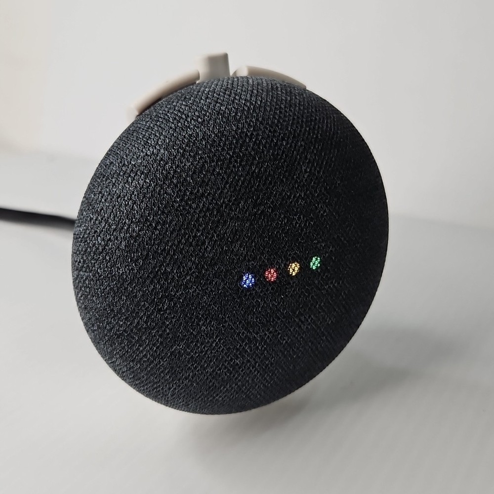 Google Home Mini - Model H0A - With Mount Genie Dock