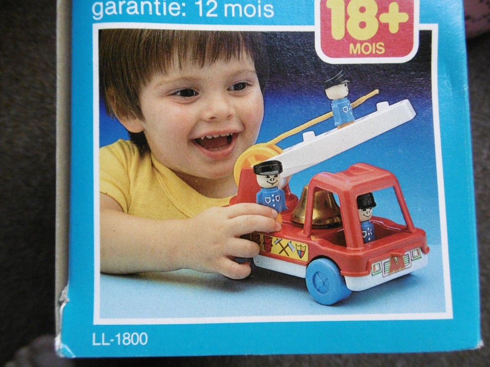 VINTAGE MATCHBOX LIVE & LEARN LL-1800 FIRE ENGINE & CREW COMPLETE BOXED