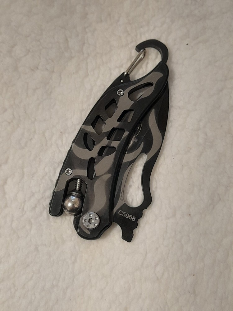 Lightweight Folding Knife with Back Clip