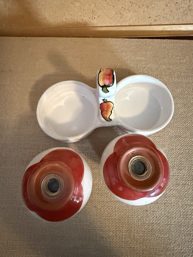 Ceramic Pepper Pattern Salt & Pepper Shakers Set Decorative Red White Holder