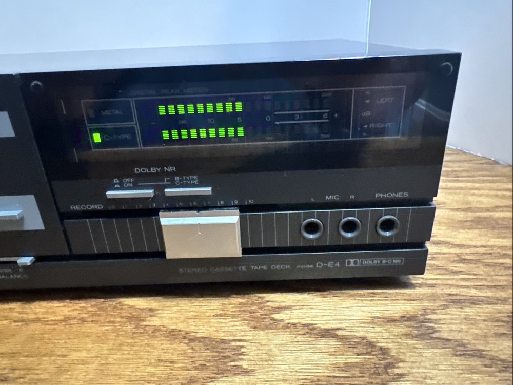 Hitachi - D-E4 Cassette Deck -tested Cleaned Belts Replaced.