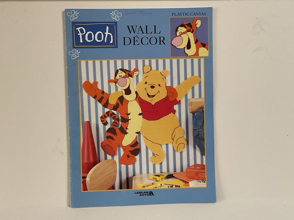 Leisure Arts Pooh Wall Decor Plastic Canvas Chart Pattern Book