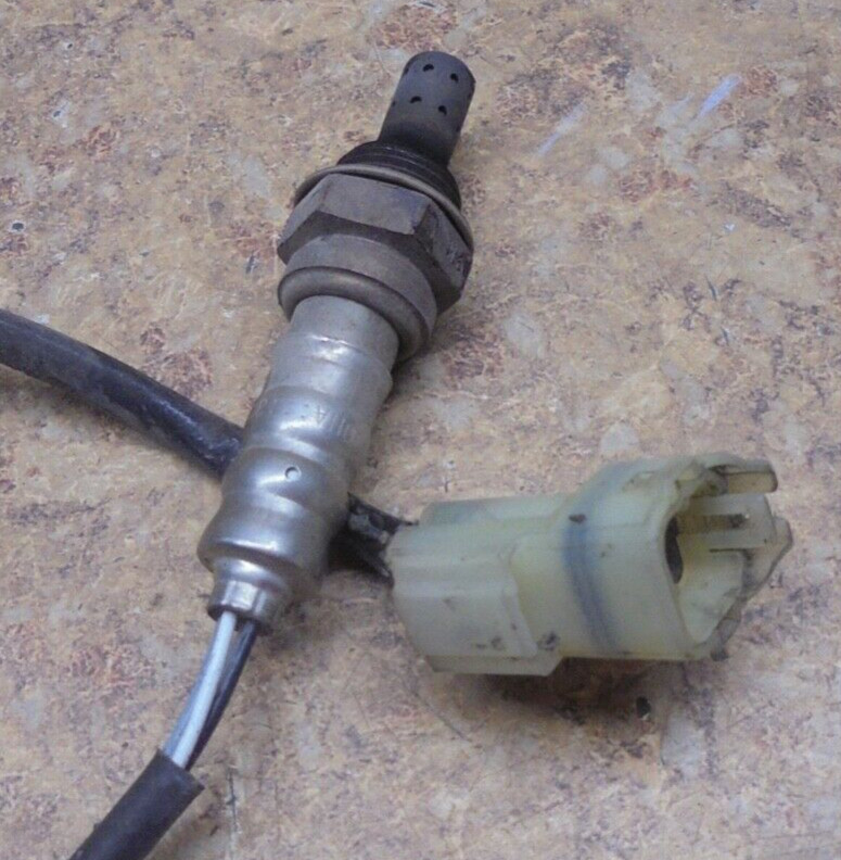 2000 Honda VFR 800 VFR800 Interceptor O2 Oxygen Sensor Switch Exhaust Pipe Head