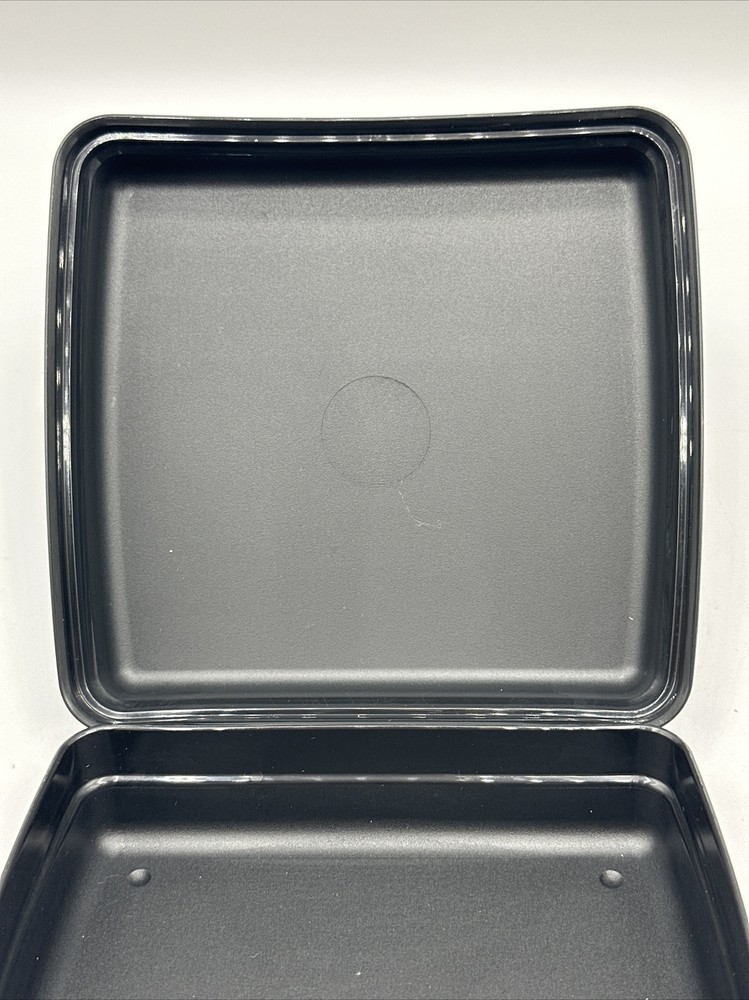 Tupperware Hello Kitty Bowtastic 2013 Sanrio Sandwich Keeper