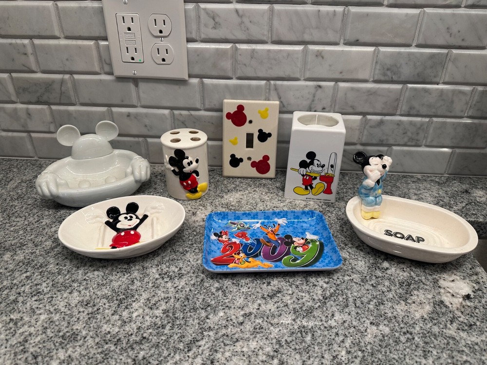 Mickey Mouse bathroom decor