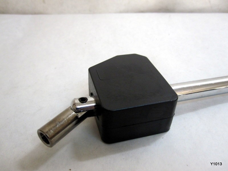 Pro No Scratch Tire Valve Stem Puller Installer Remover rubber contacts wheel