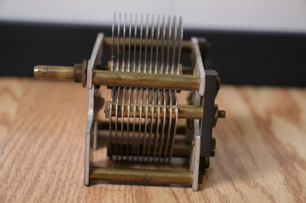 1x SPLENDID DE LUXE MODEL A RADIO Replacement variable tuning capacitor