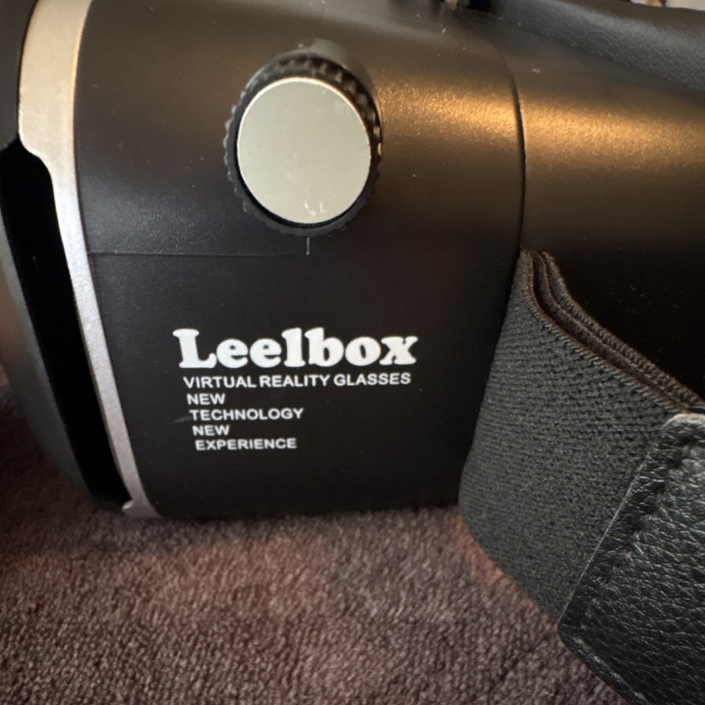 Virtual Reality Glasses Smartphone VR Headset Black Plastic Open Box: Leelbox