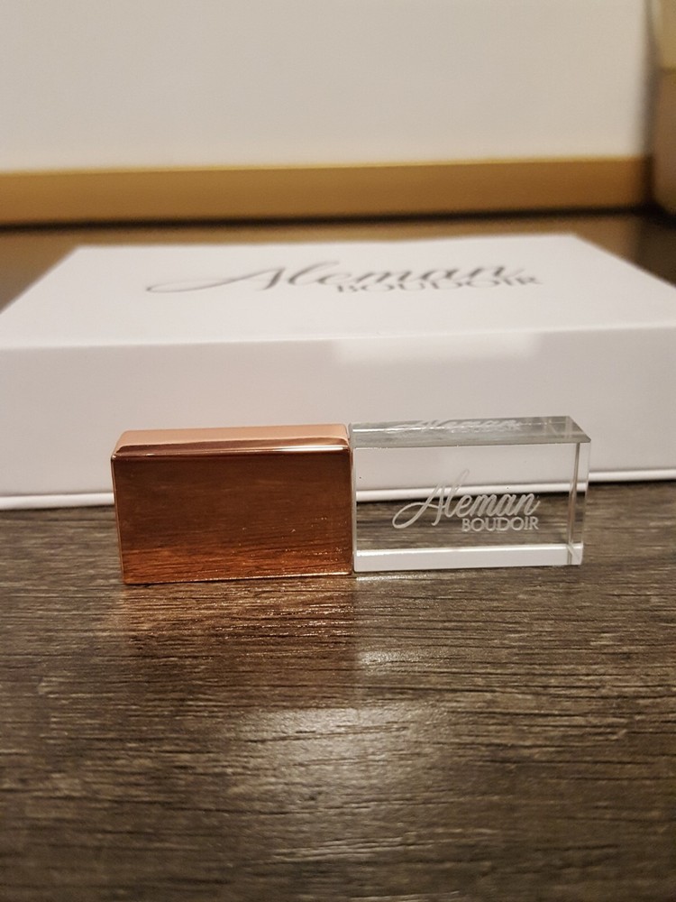 4GB Flashdrive - Sleek Design - Rose Gold & Clear