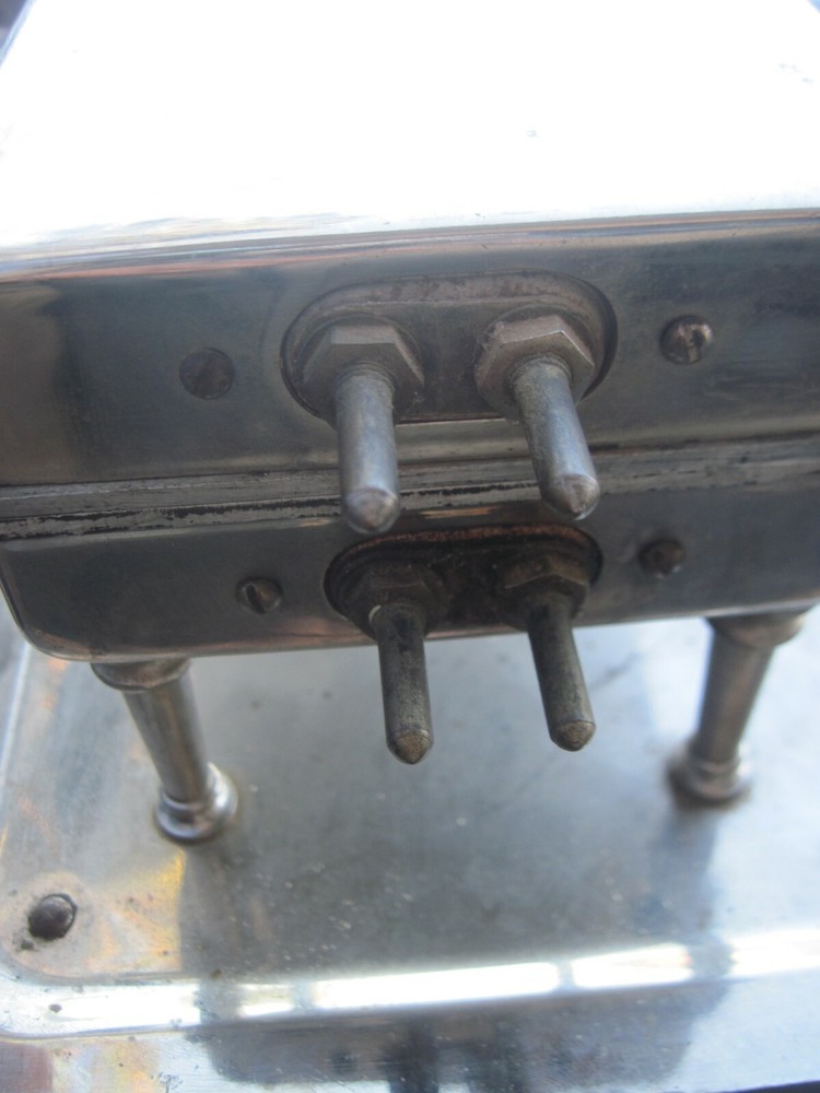 ANTIQUE WAFFLE MAKER WITH NO CORD MADE BY UNIVERSAL