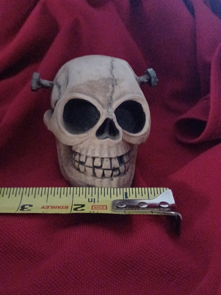 Gothic/Macabre Small Skull