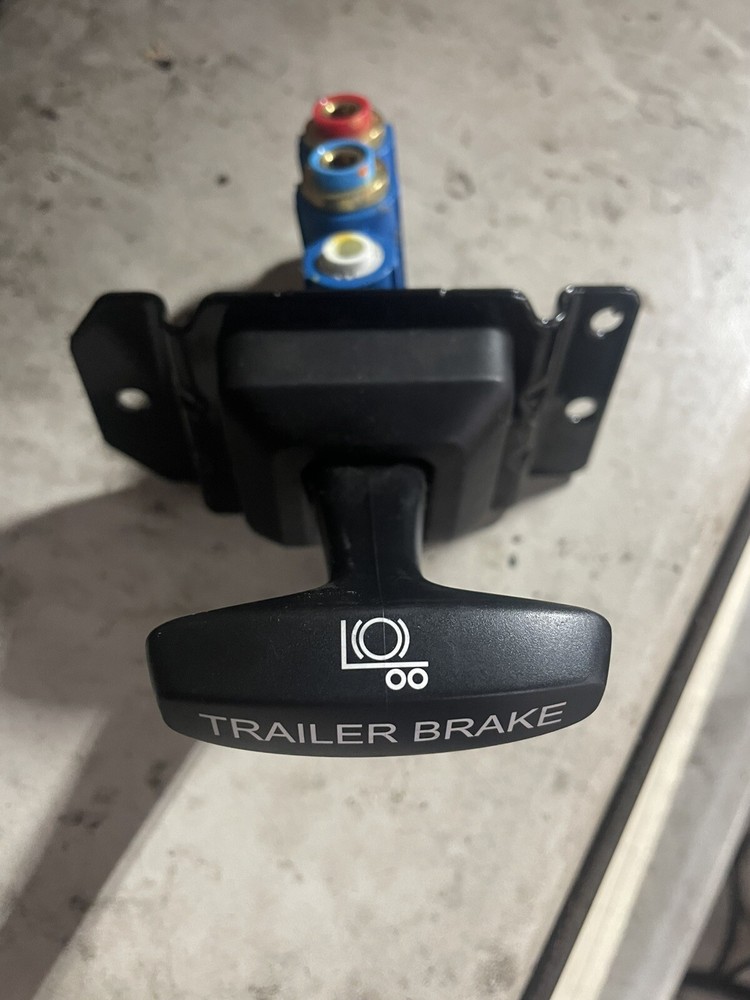 Bendix Trailer Brake Control Valve. T-5015471