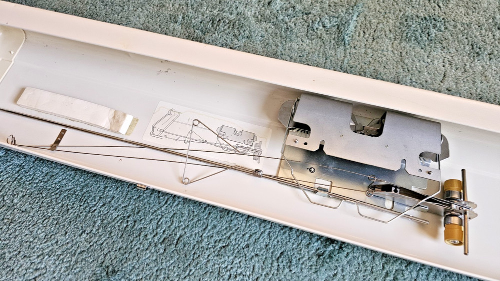 STUDIO CHUNKY KNITTER 150 Knitting Machine