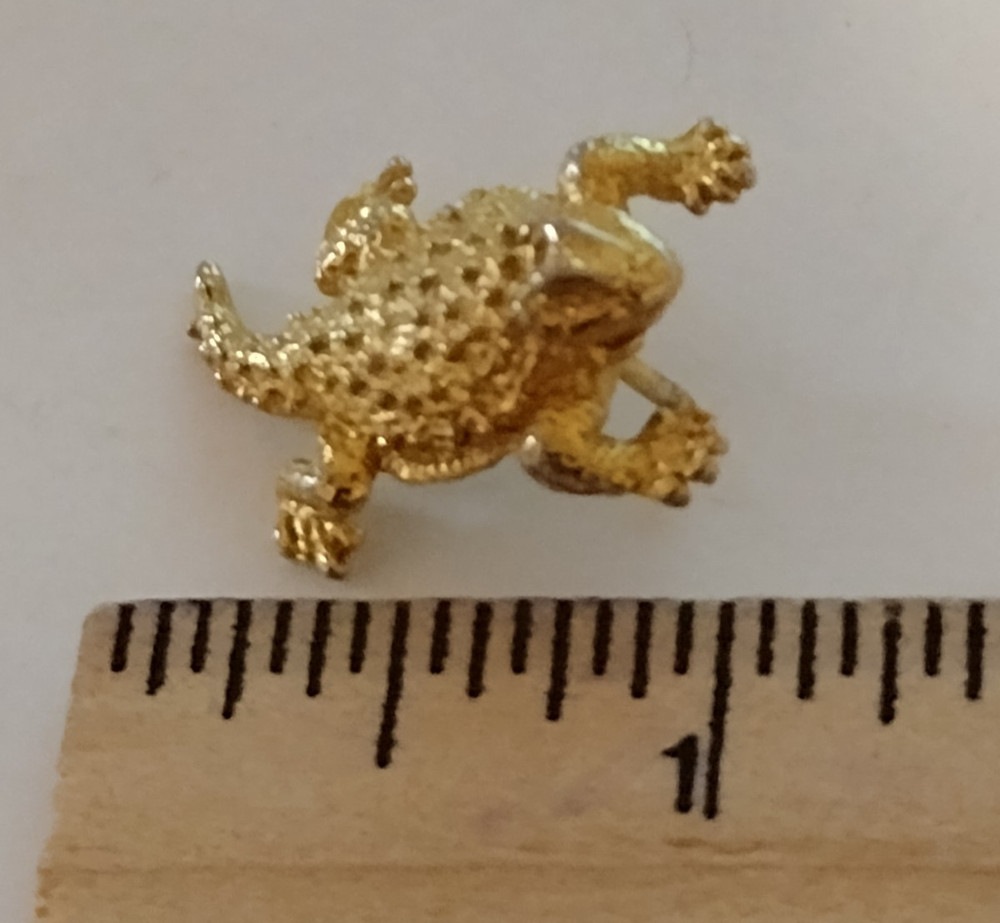 Lizard Toad Gold Toned Figure Tack Pin