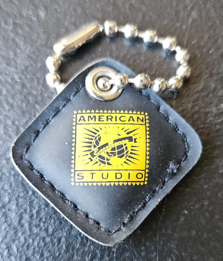 AMERICAN STUDIOS SOUVENIR "LEENY" KEYCHAIN.
