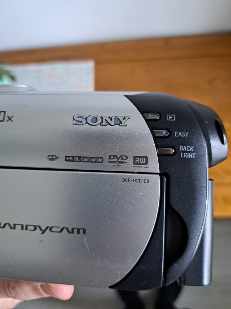 Sony Handycam DCR-DVD109 Handheld