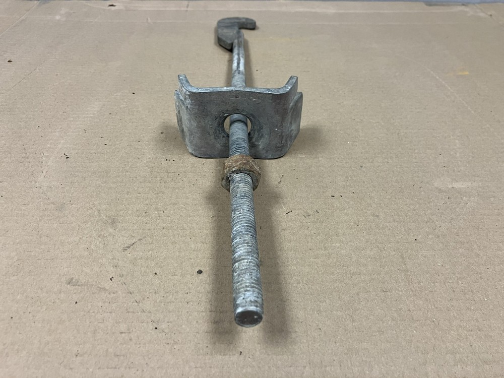 John Deere Case IH Universal Tractor Dual Wheel Clamp