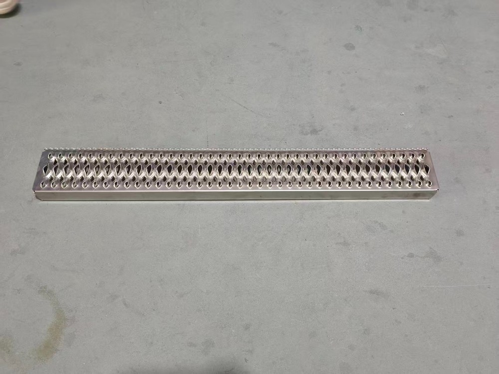 Front Step Kick Panel long 4-3/4" For Kenworth T480