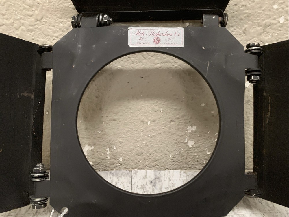 Mole Richardson Barn Doors Light Shield, Mini. With A Cable And Chain