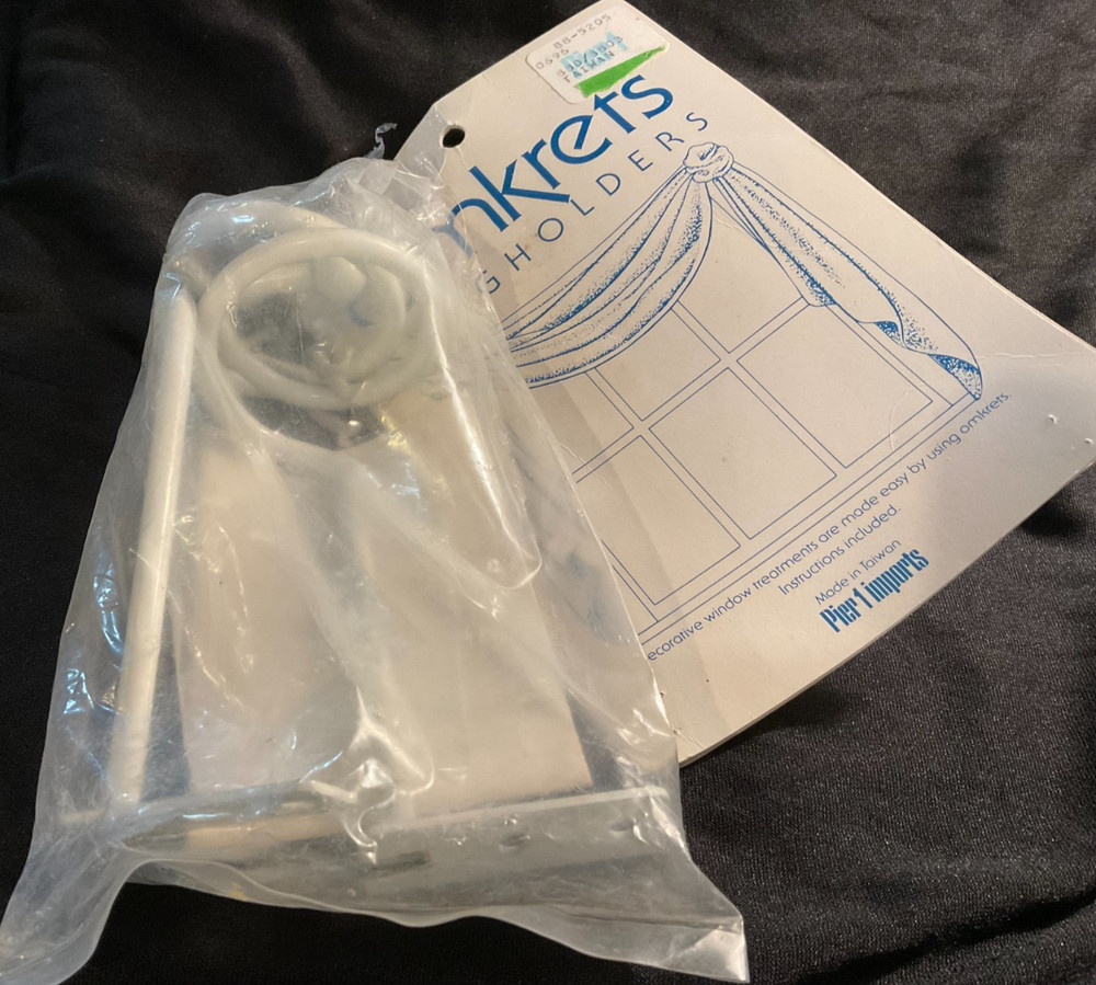 Pier 1 Omkrets Swag Holders White Drapery Hooks 2 Total