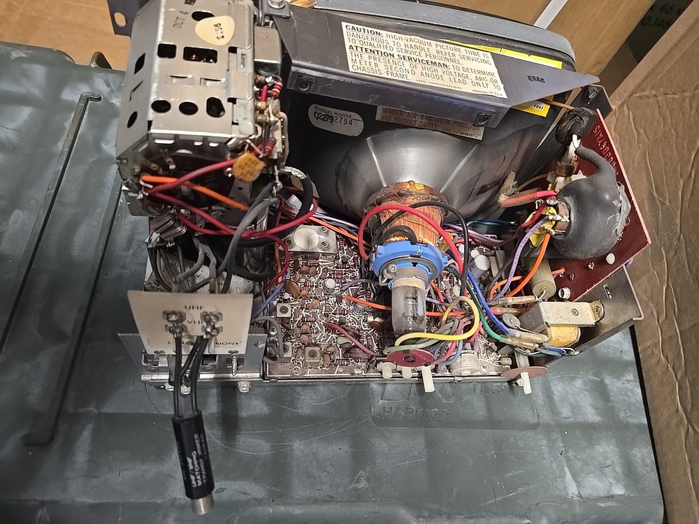 Vintage Motorola / Solid State 9 Television Model XP263HW-1 - Internals