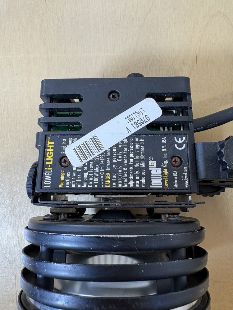 Lowel iLight 100 Watt Studio Light i-Light w/Adapter