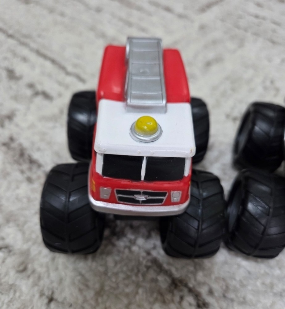 Set of 5 plastic trucks .