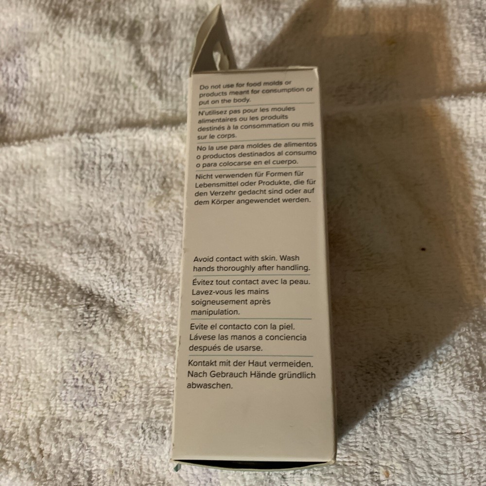 We R Memory Keepers Mold Press Release Spray 4oz-