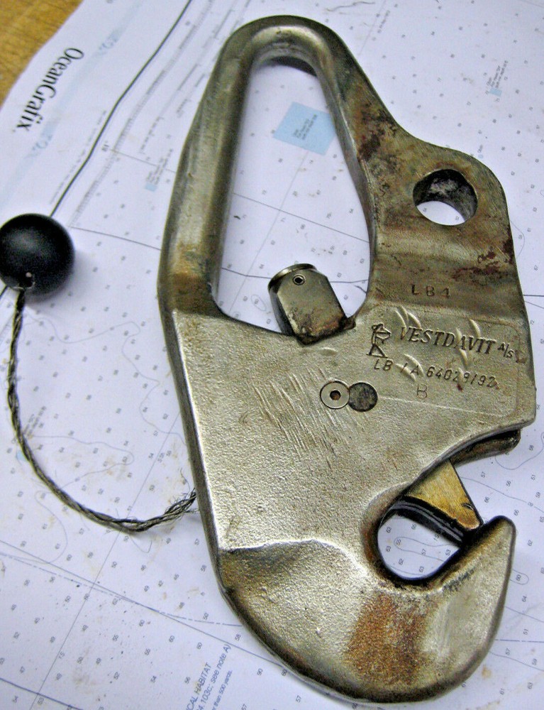 LB4 Vestdavit hook (parts only)